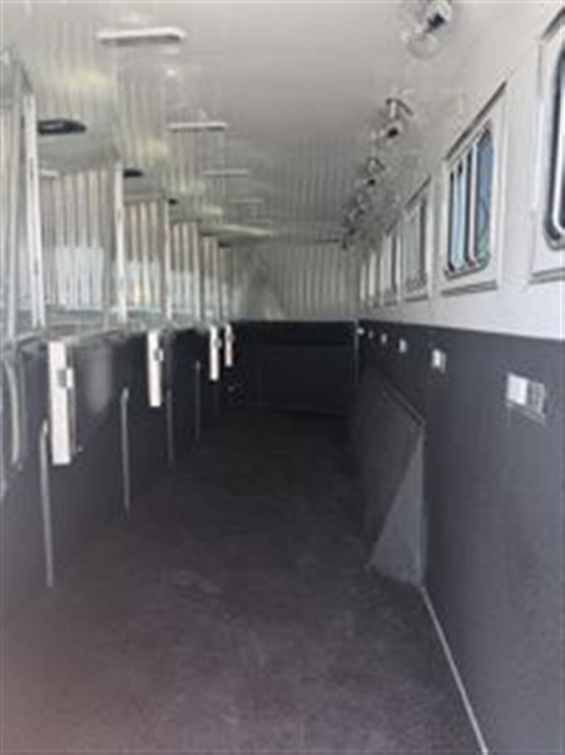 Trailer Photo 10