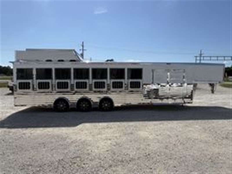 Trailer Photo 5
