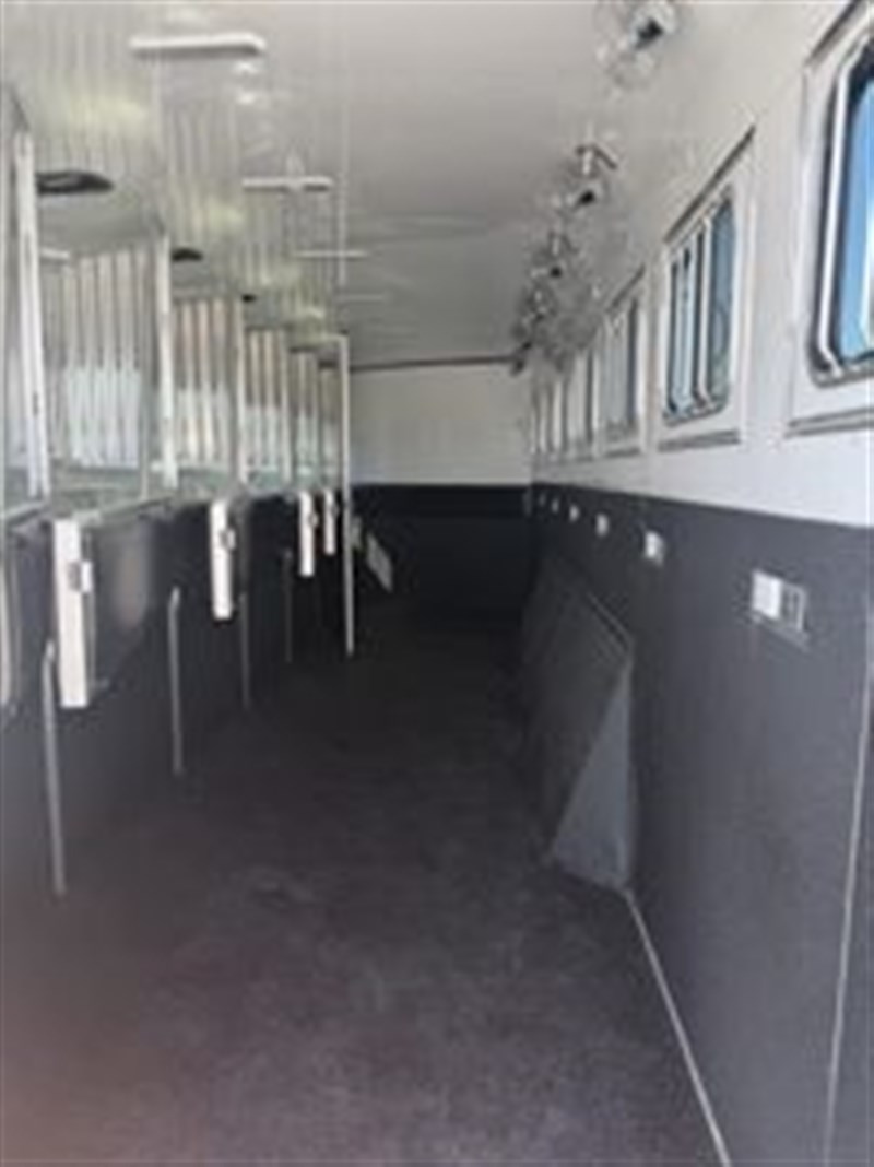 Trailer Photo 11