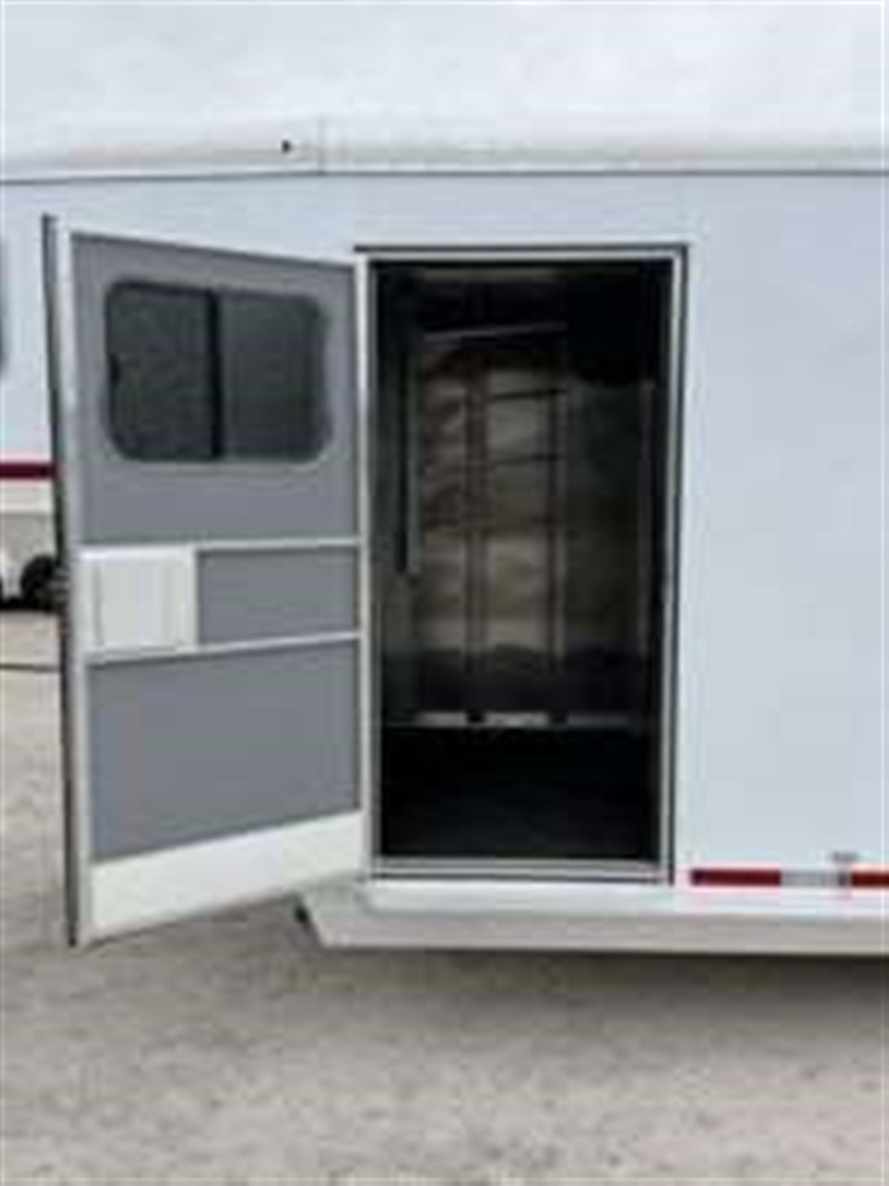 Trailer Photo 12