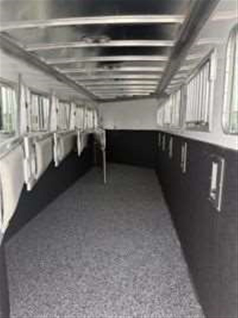 Trailer Photo 11
