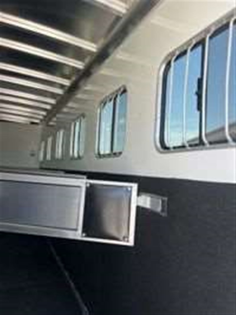 Trailer Photo 8