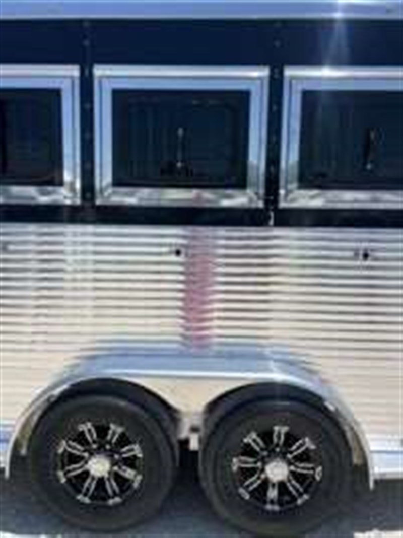 Trailer Photo 11