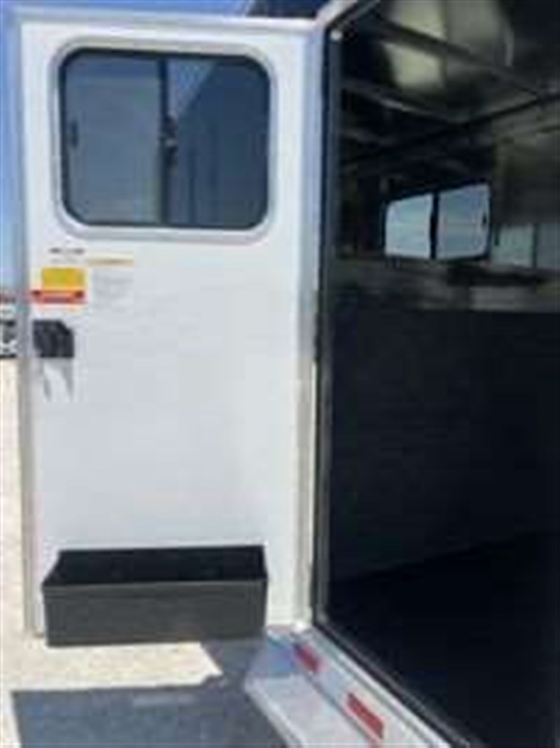 Trailer Photo 15