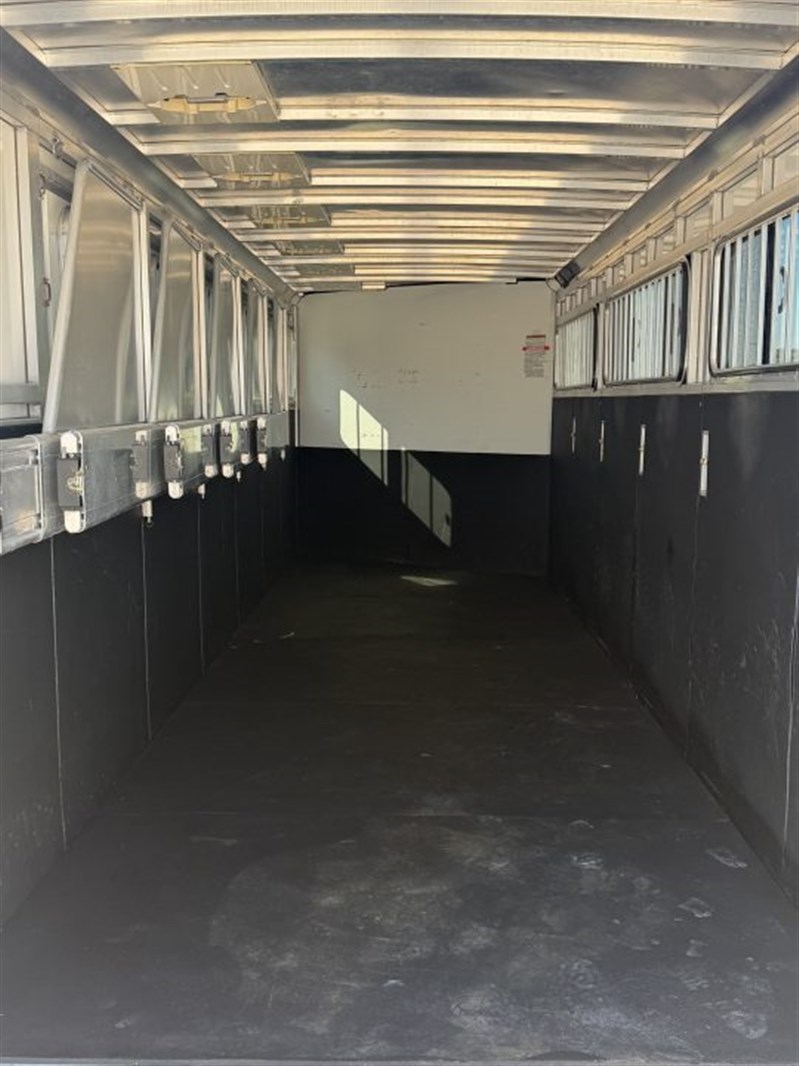 Trailer Photo 8