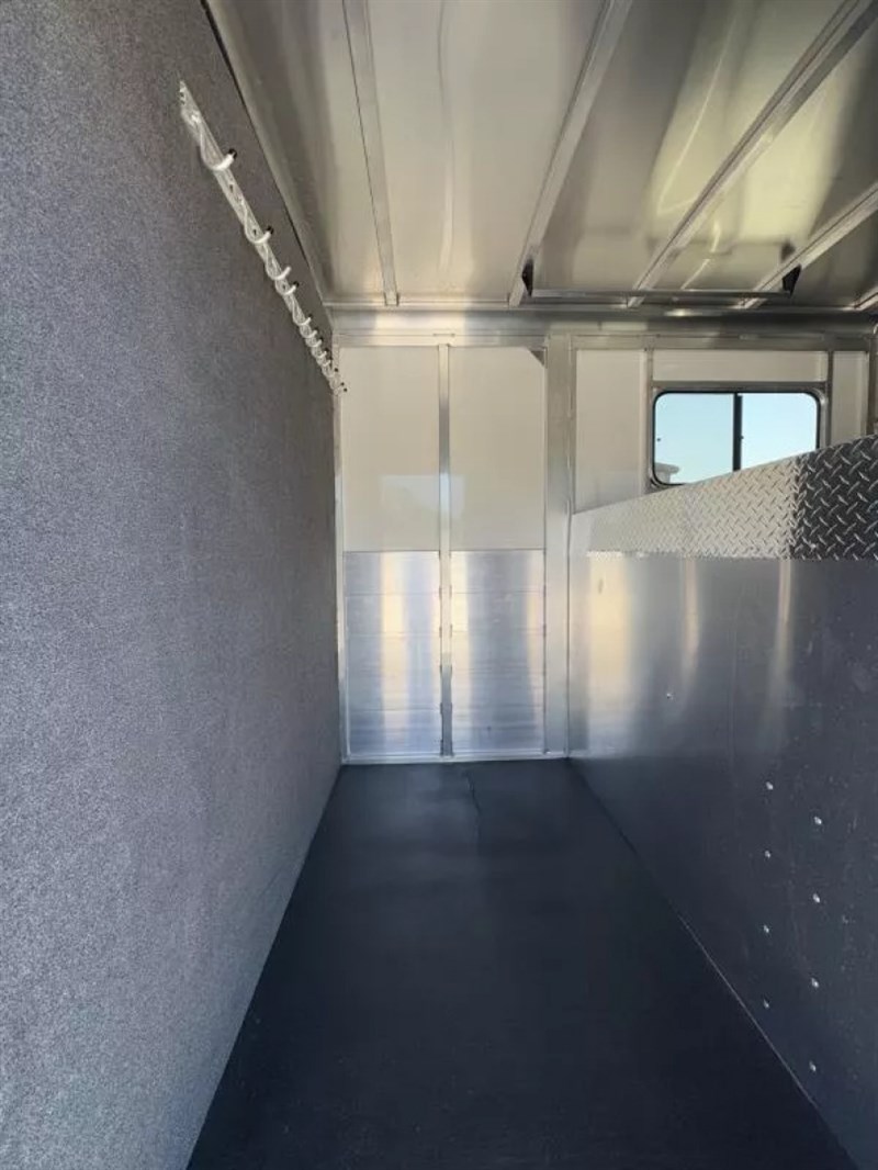 Trailer Photo 11