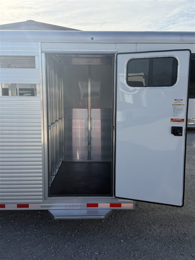 Trailer Photo 8