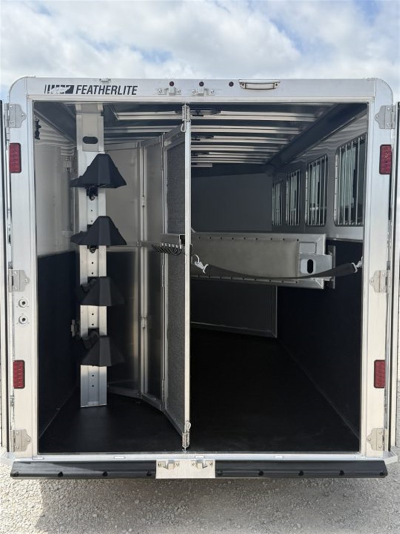 Trailer Photo 8
