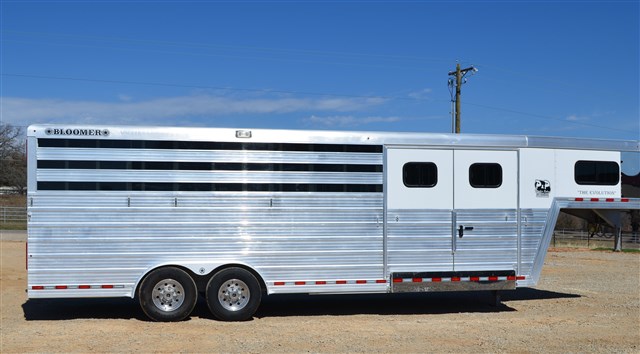 2015 Bloomer 4 Horse w/Trainers Tack & Oversized Rear Stall