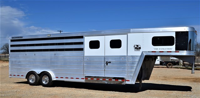 2015 Bloomer 4 Horse w/Trainers Tack & Oversized Rear Stall