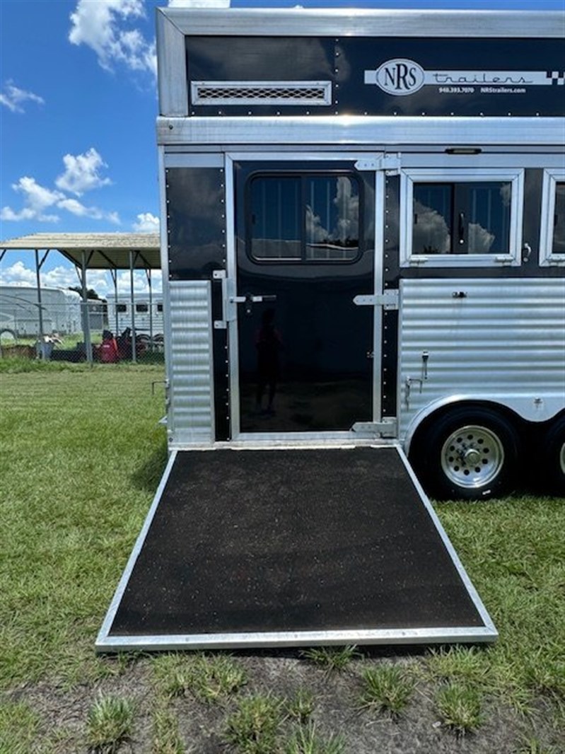 2019 smc horsetrailer sl8x15 4h 15' lq w/ side load & gener