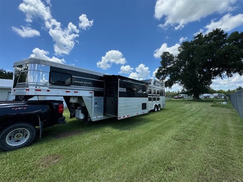 2019 smc horsetrailer sl8x15 4h 15' lq w/ side load & gener