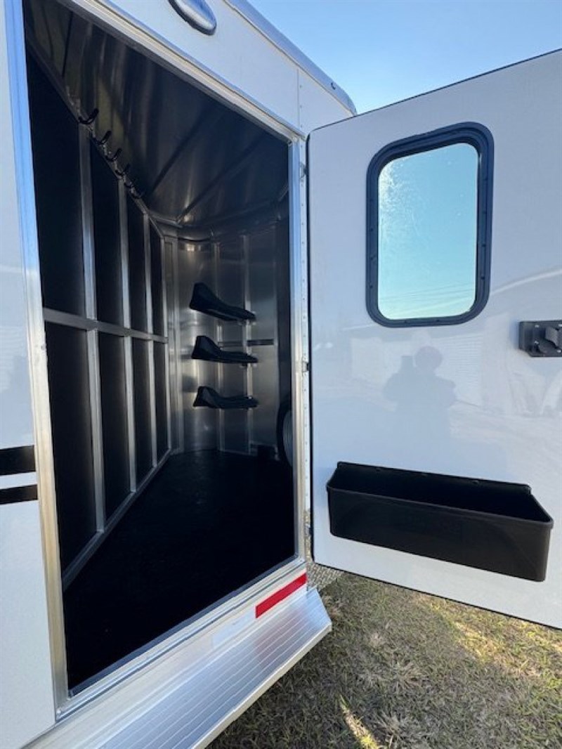 2026 Shadow shadow 3h stablemate w escape door horse trailer