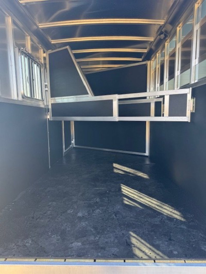 2026 Shadow shadow 3h stablemate w escape door horse trailer