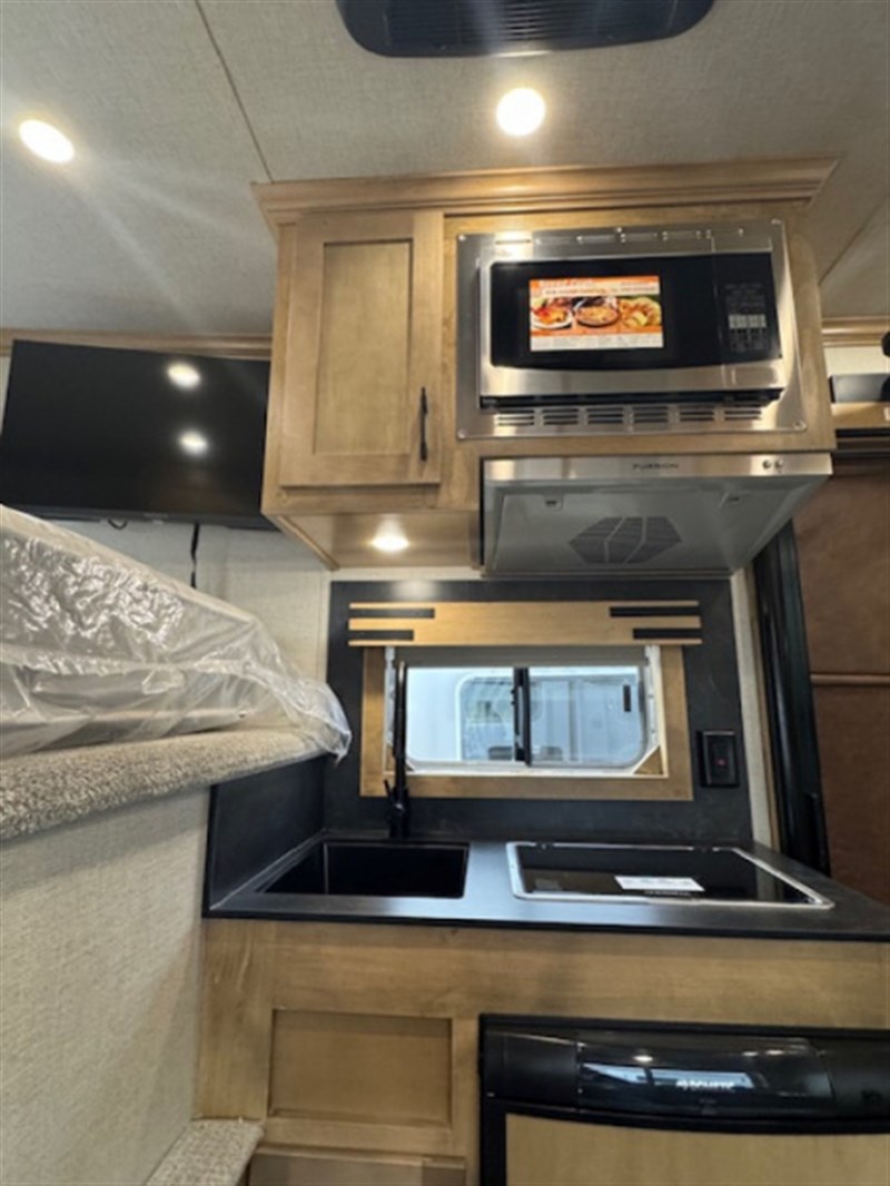 2026 Exiss exiss trailers escape 7206 2h living quarters