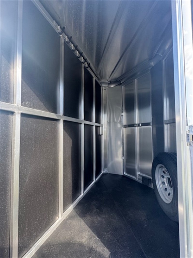 2026 Shadow shadow select 3h w/escape door horse trailer