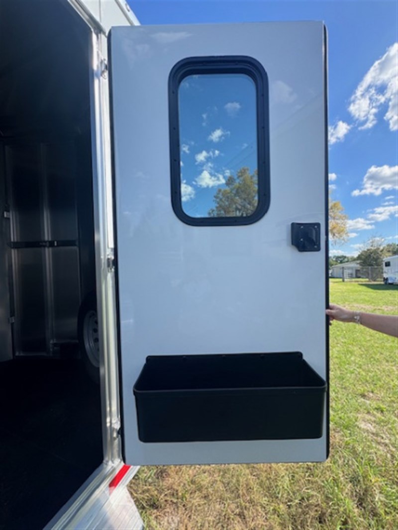 2026 Shadow shadow select 3h w/escape door horse trailer