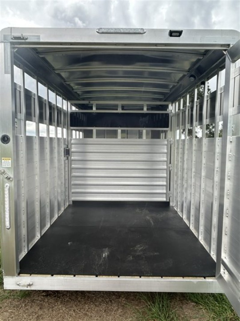 Trailer Photo 4