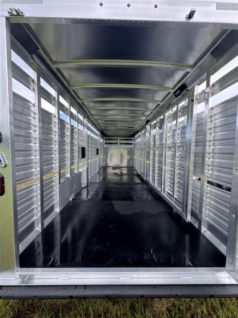 Trailer Photo 7