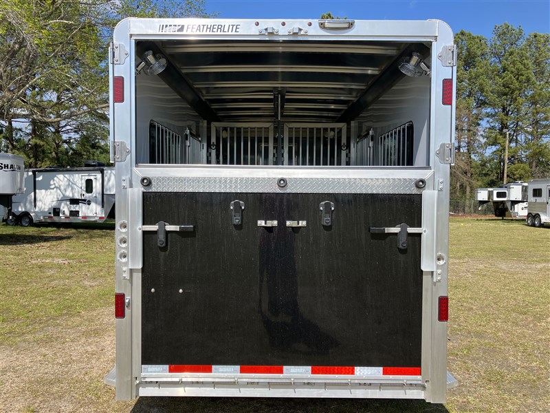 2026 Featherlite 2+1 straight w/box stall & side ramp