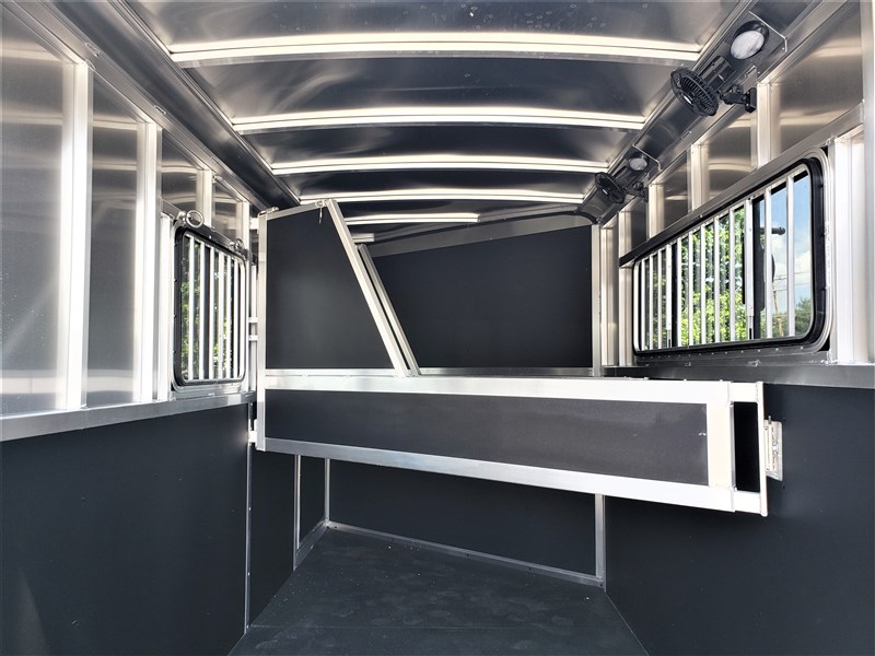 Trailer Photo 7