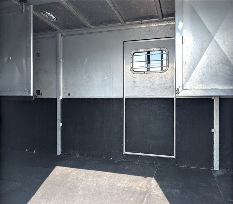 Trailer Photo 7
