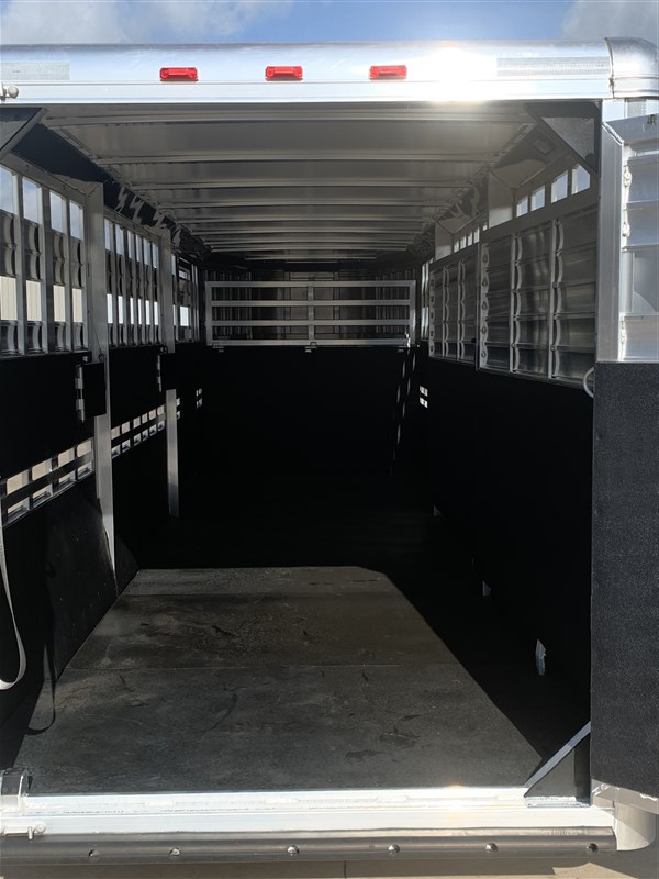 Trailer Photo 7