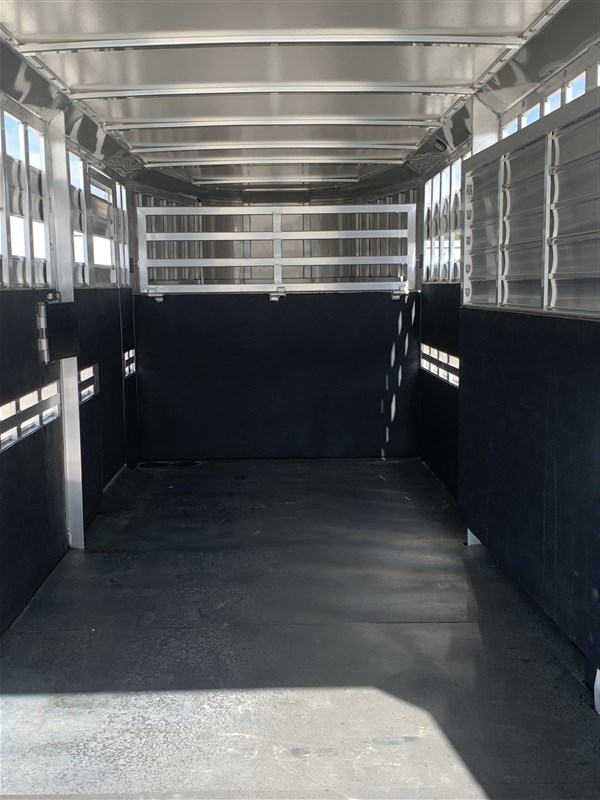 Trailer Photo 8