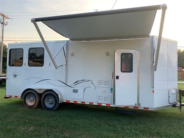 2019  DIXIE STAR BUNK BEDS, COUCH, 2 HORSE SLANT, SHOWER
