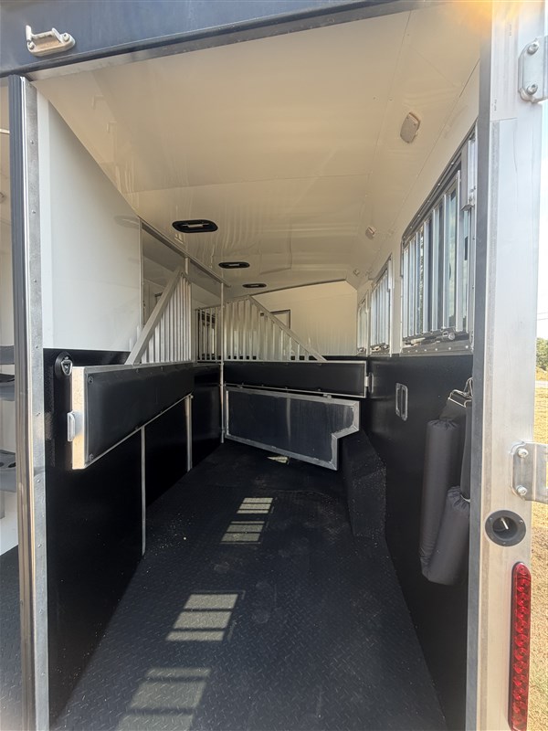 Trailer Photo 16