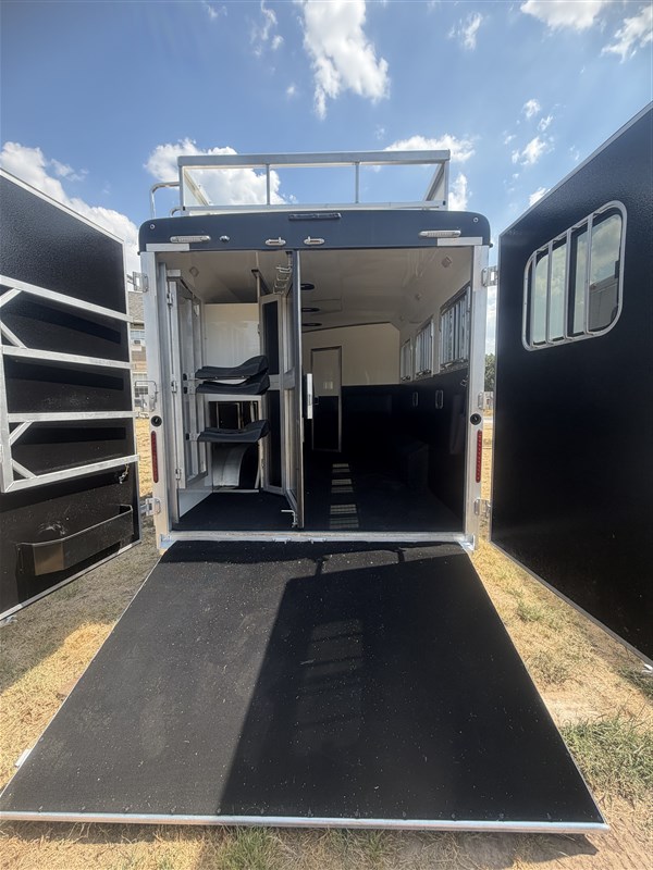 Trailer Photo 13
