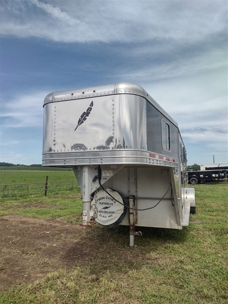 2013 Featherlite gooseneck 4 horse slant