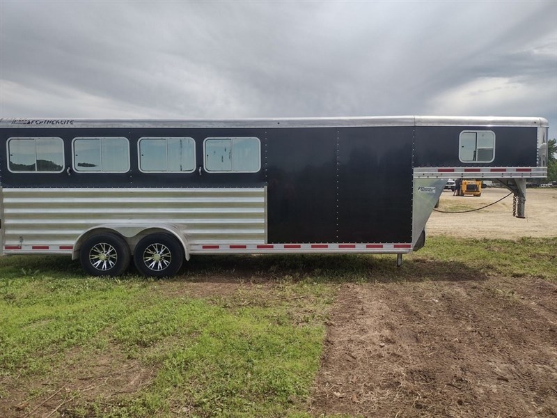 2013 Featherlite gooseneck 4 horse slant