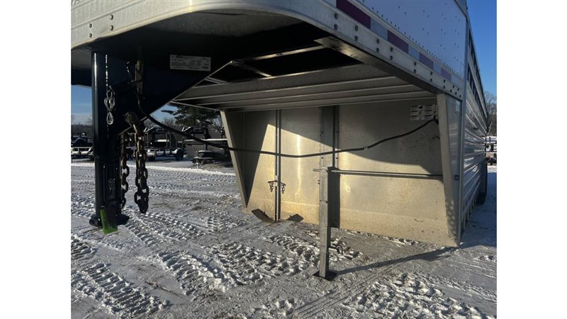 2015 Featherlite 8 x 26 x 6' 6" aluminum gooseneck
