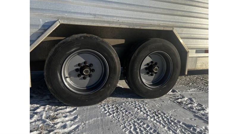 2015 Featherlite 8 x 26 x 6' 6" aluminum gooseneck