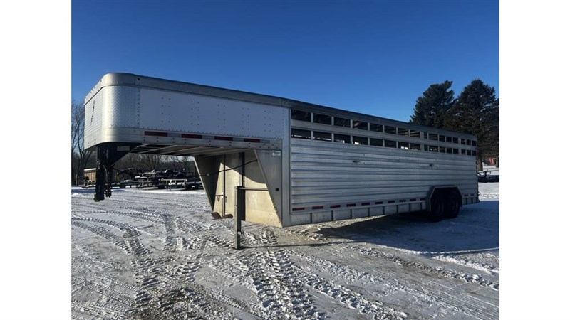 2015 Featherlite 8 x 26 x 6' 6" aluminum gooseneck