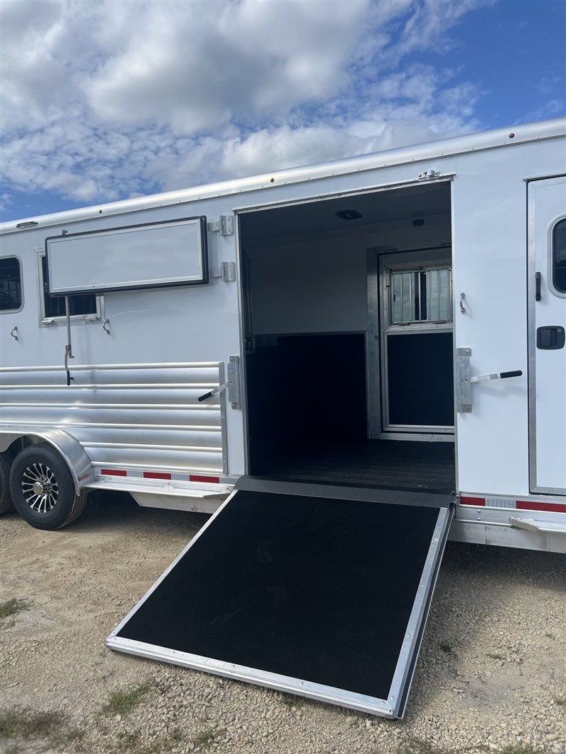 Trailer Photo 13