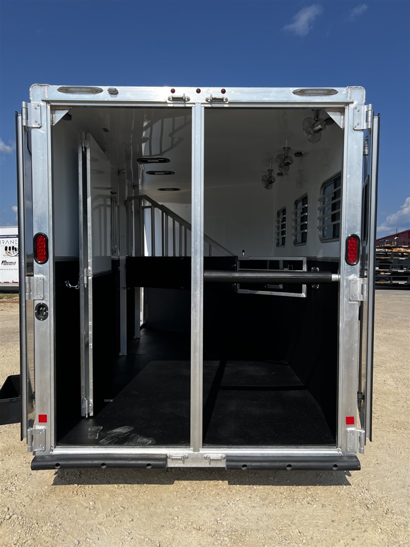 Trailer Photo 12