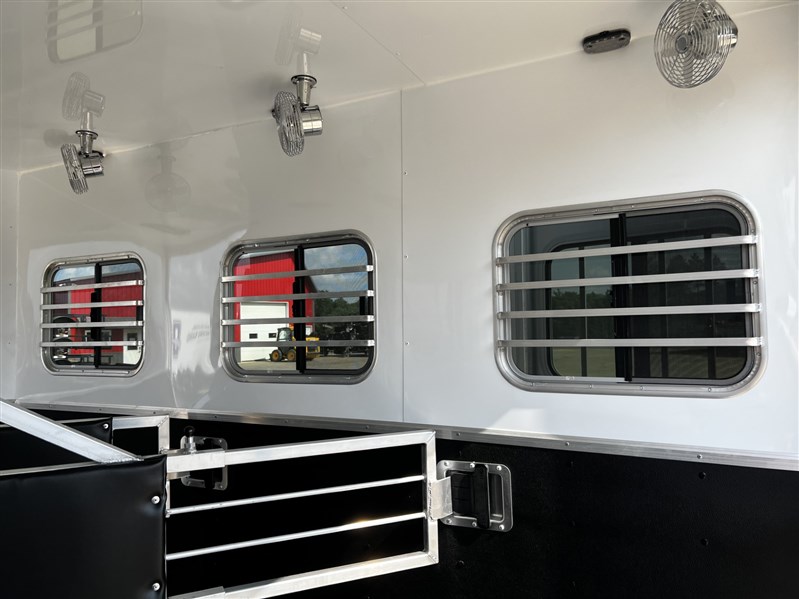 Trailer Photo 13