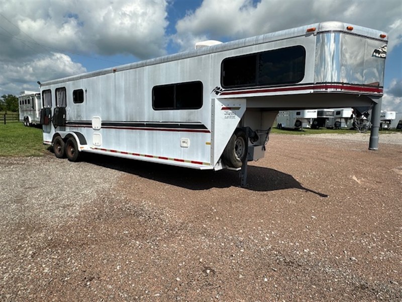 1999 Sundowner 3 horse weekender