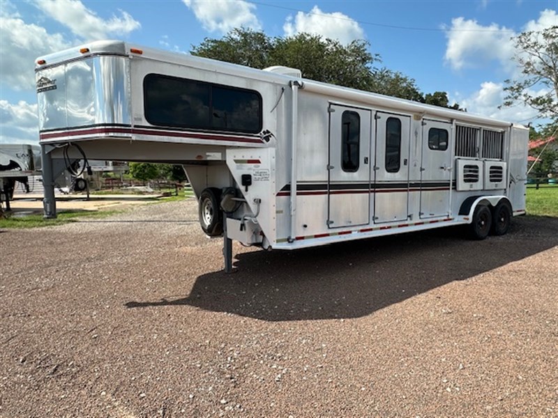 1999 Sundowner 3 horse weekender