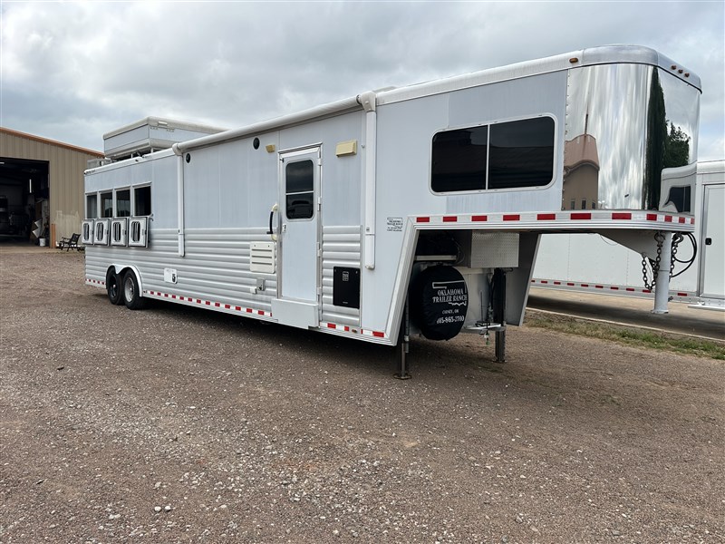 2006 Sterling Coach 4 horse 14' lq