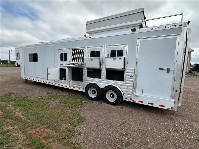 2006 Sterling Coach 4 horse 14' lq