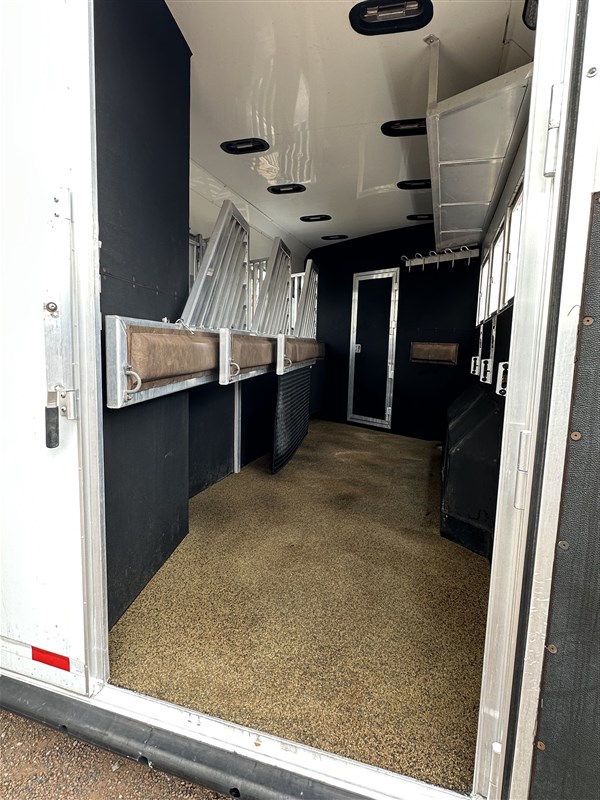 Trailer Photo 16
