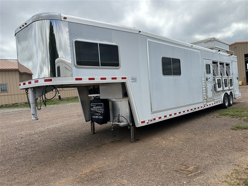2006 Sterling Coach 4 horse 14' lq