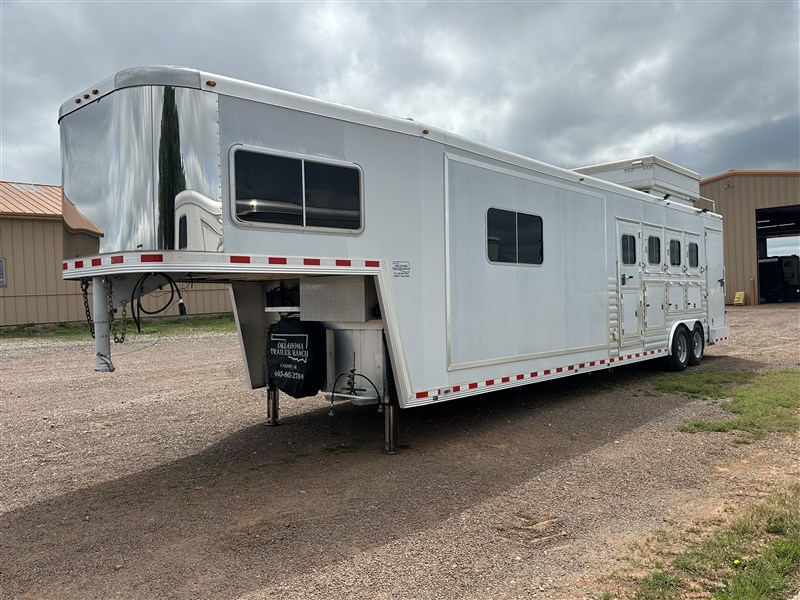 2006 Sterling Coach 4 horse 14' lq