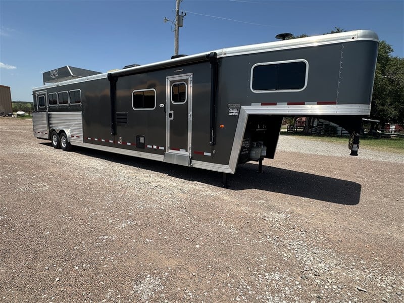 2018 Logan 14' LQ Limited 4 Horse Side Load