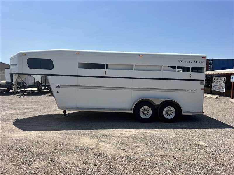 2003 Trails West preowned santa fe se 3 horse gooseneck