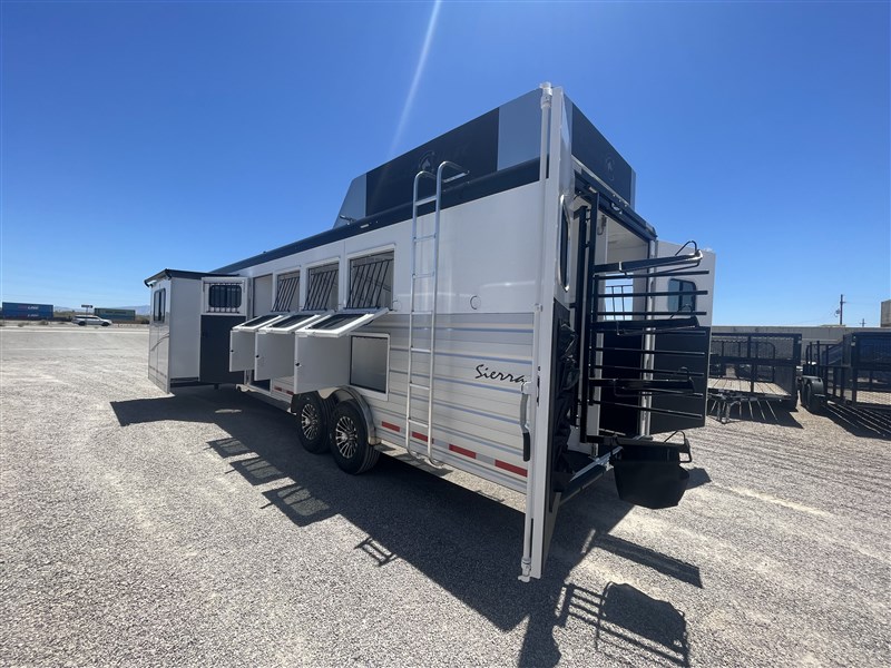 2024 Trails West sierra 11'x15' 4-horse lq