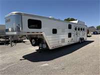 2018 3 horse Cimarron Norstar 13'6'' SW 4 Horse LQ W/ Bunks